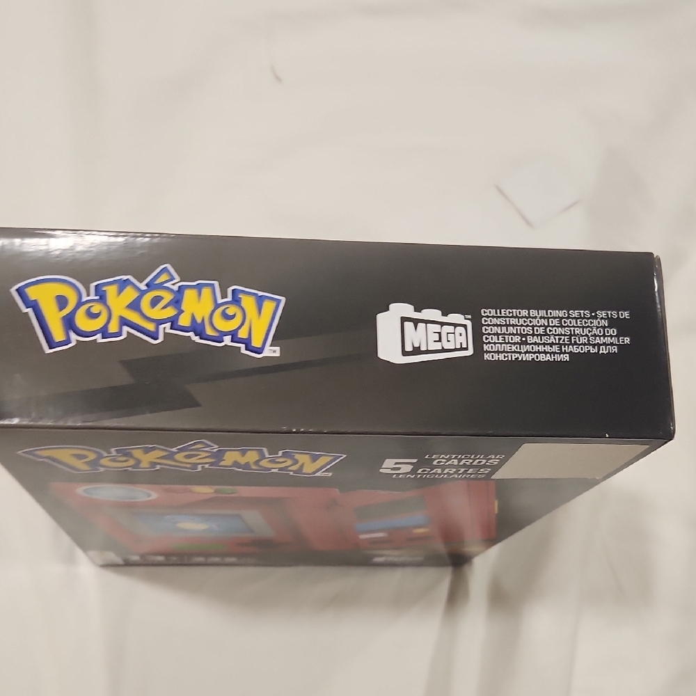 Mega Pokémon Kanto Region Pokédex Building Set - Red - Picture 5 of 5